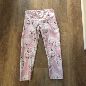 Goldsheep White Rose Capri Legging